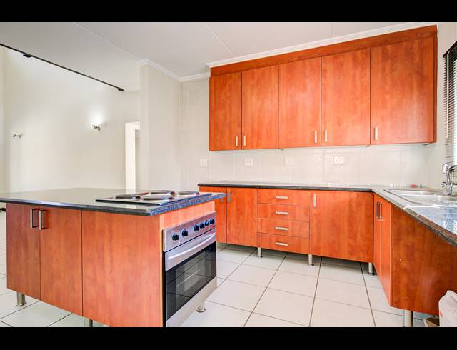 2 BEDROOM APARTMENT RENTED IN SUNNINGHILL